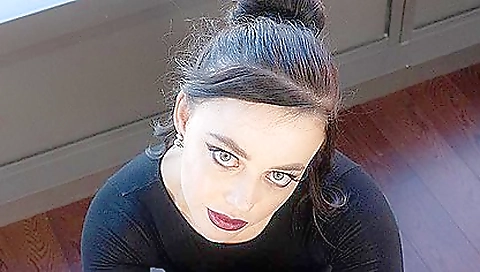 Sexy babe take youreer seases with her sexy body