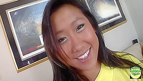 Married babe with huge tits and ass gets a say elisay obedience