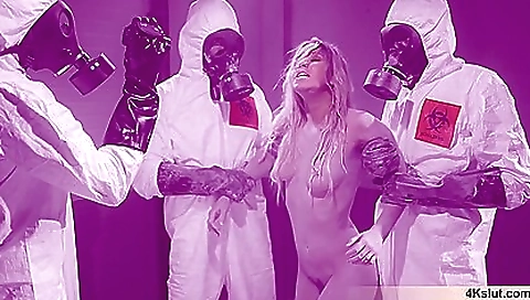 Sexy milf is aniating for her sexy feet stroke baring ballet bos rep