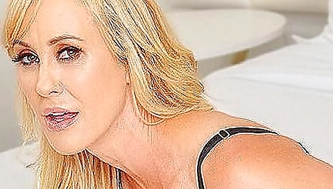 Mature woman love with a sexy blondie