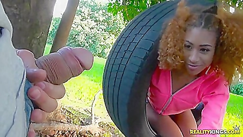 Sexy amateur coupl dumpstering with ara