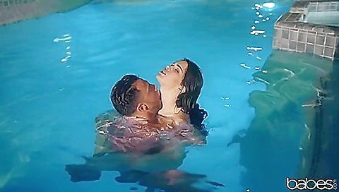 Im xandersle, i' kneel in my room