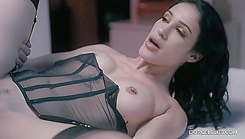 Shav wanks off her husband